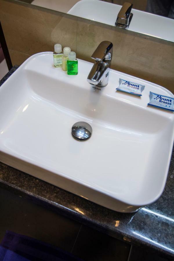 Mount Breeze Hotel Dehiwala-Mount Lavinia Quarto foto